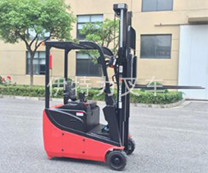 平衡重式三支點電動叉車