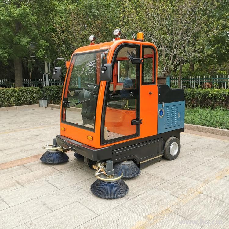 駕駛式工業(yè)掃地車 鵬輝 倉(cāng)庫(kù)物業(yè)環(huán)衛(wèi)清掃車 純電動(dòng)掃路車 可加工定制示例圖4